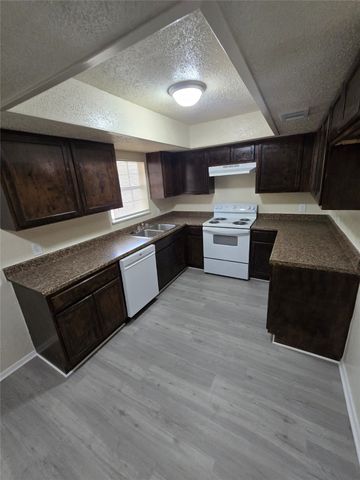 2325 Avenue B, Grand Prairie, TX 75051