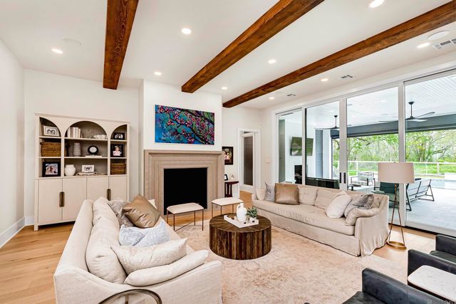 8126 Oakridge Dr, Baton Rouge, LA 70810