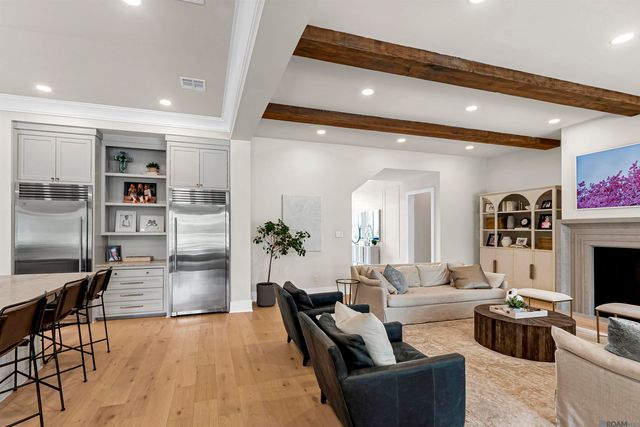 8126 Oakridge Dr, Baton Rouge, LA 70810