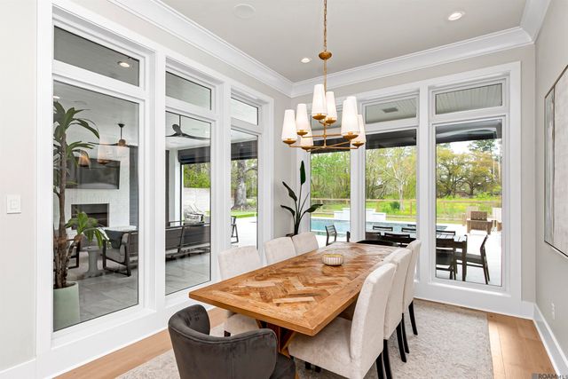 8126 Oakridge Dr, Baton Rouge, LA 70810