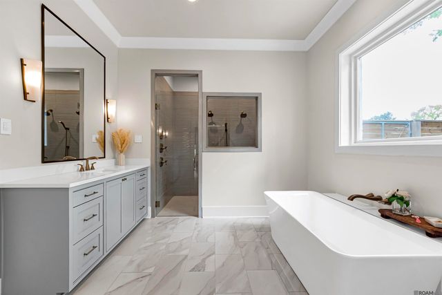 8126 Oakridge Dr, Baton Rouge, LA 70810