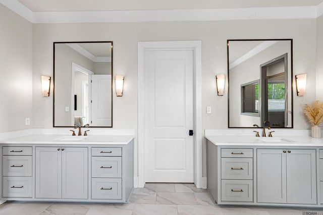 8126 Oakridge Dr, Baton Rouge, LA 70810