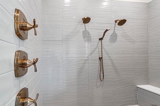 8126 Oakridge Dr, Baton Rouge, LA 70810