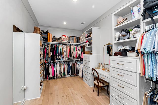 8126 Oakridge Dr, Baton Rouge, LA 70810