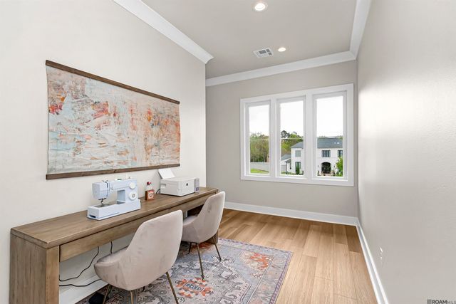 8126 Oakridge Dr, Baton Rouge, LA 70810