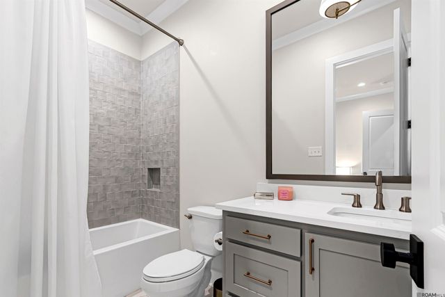 8126 Oakridge Dr, Baton Rouge, LA 70810