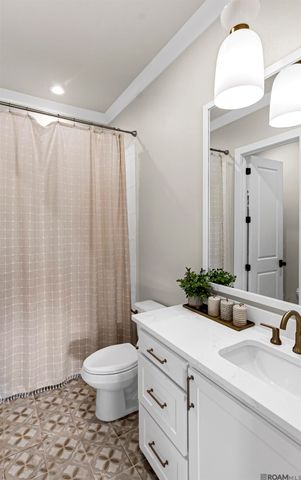 8126 Oakridge Dr, Baton Rouge, LA 70810