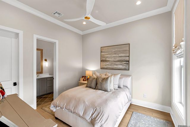 8126 Oakridge Dr, Baton Rouge, LA 70810