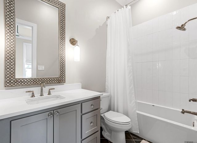 8126 Oakridge Dr, Baton Rouge, LA 70810