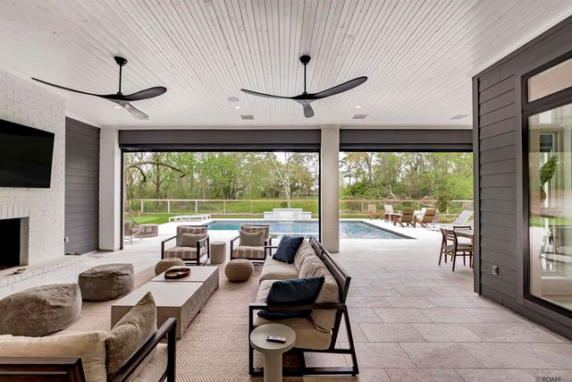 8126 Oakridge Dr, Baton Rouge, LA 70810