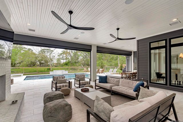 8126 Oakridge Dr, Baton Rouge, LA 70810