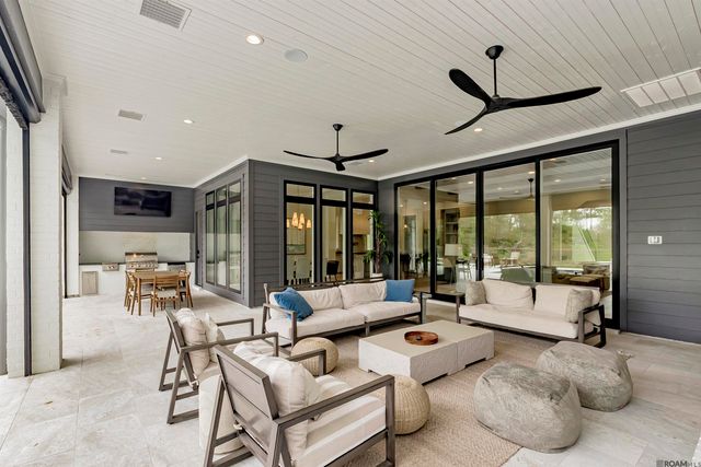 8126 Oakridge Dr, Baton Rouge, LA 70810