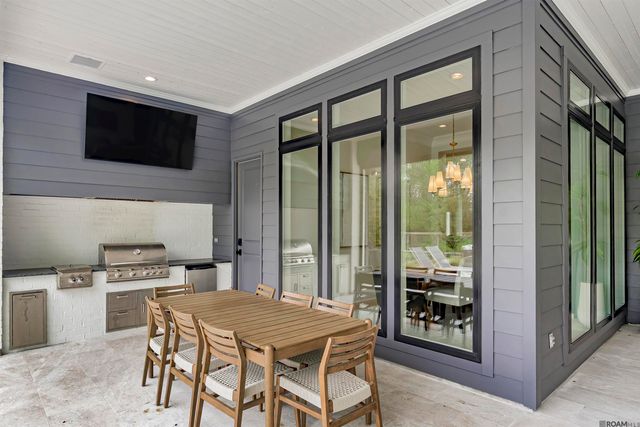 8126 Oakridge Dr, Baton Rouge, LA 70810