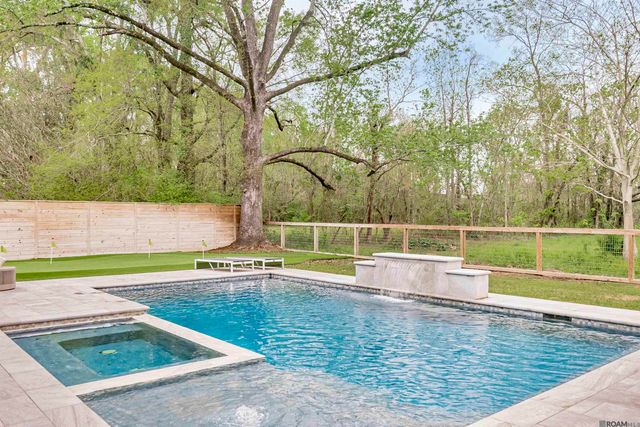 8126 Oakridge Dr, Baton Rouge, LA 70810