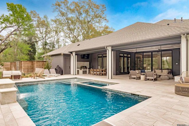 8126 Oakridge Dr, Baton Rouge, LA 70810