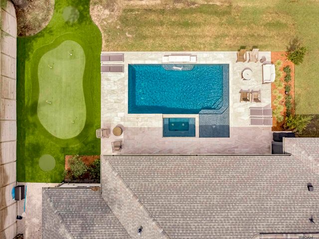 8126 Oakridge Dr, Baton Rouge, LA 70810