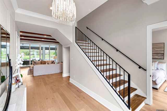 8126 Oakridge Dr, Baton Rouge, LA 70810