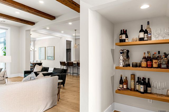 8126 Oakridge Dr, Baton Rouge, LA 70810