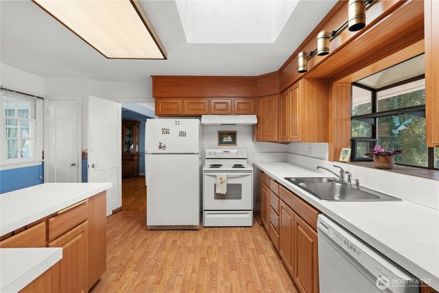 1706 S Sunset Drive, Tacoma, WA 98465