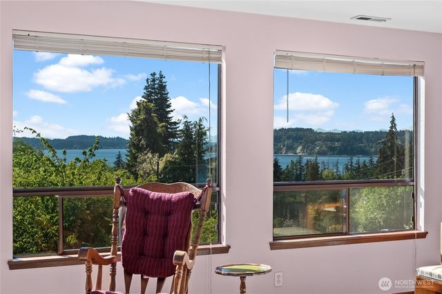 1706 S Sunset Drive, Tacoma, WA 98465
