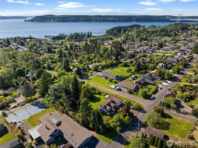 1706 S Sunset Drive, Tacoma, WA 98465