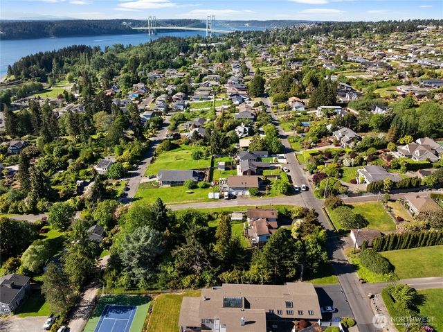1706 S Sunset Drive, Tacoma, WA 98465