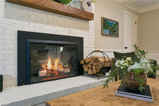 79 Queens CT, Newport News, VA 23606