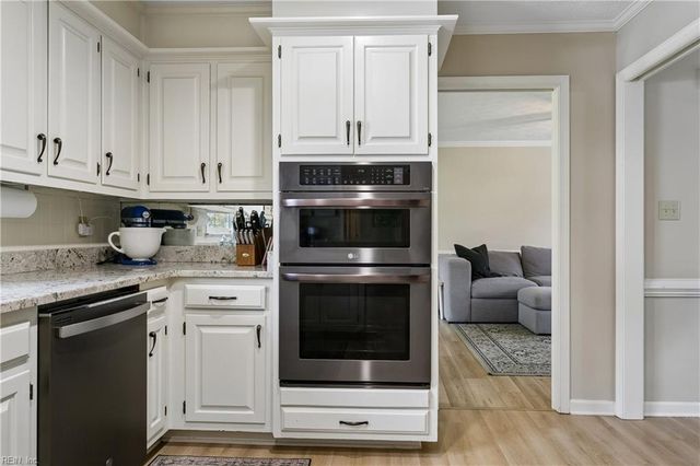 79 Queens CT, Newport News, VA 23606