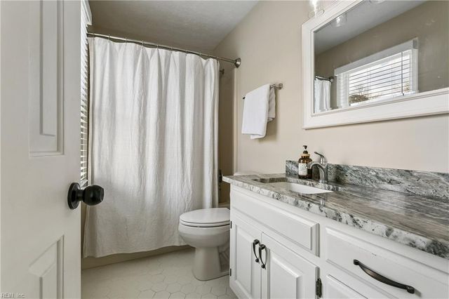 79 Queens CT, Newport News, VA 23606