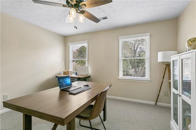 79 Queens CT, Newport News, VA 23606