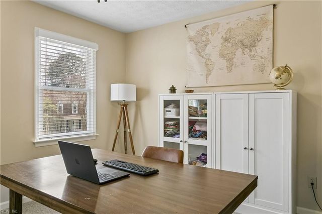 79 Queens CT, Newport News, VA 23606