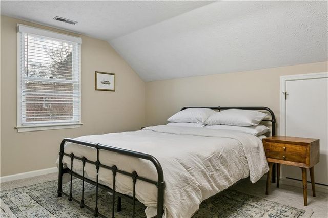 79 Queens CT, Newport News, VA 23606