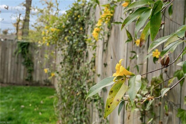 79 Queens CT, Newport News, VA 23606