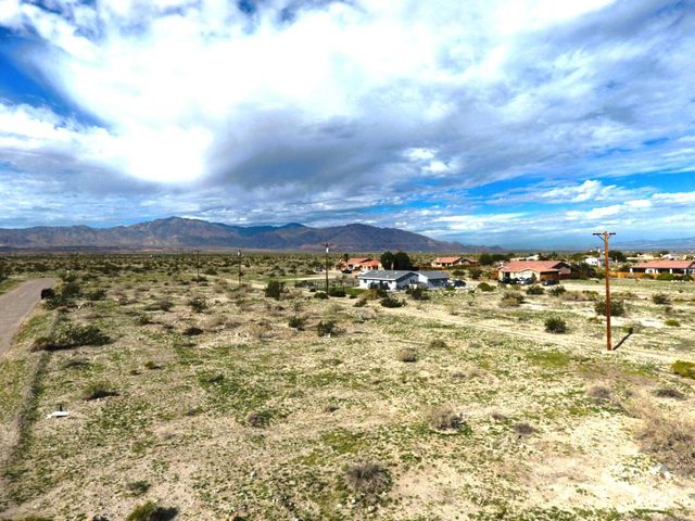 1572 Arctic Avenue, Thermal, CA 92274