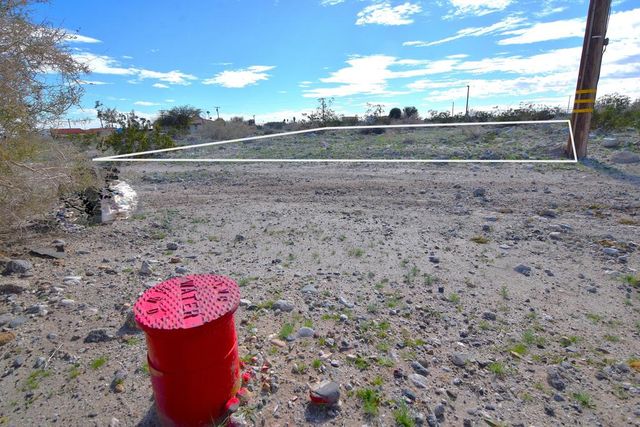 1572 Arctic Avenue, Thermal, CA 92274