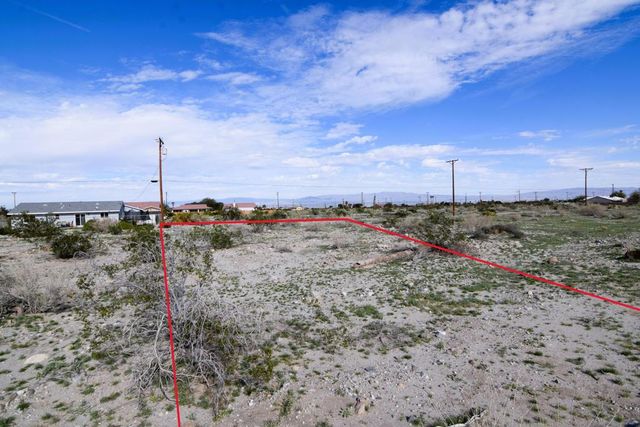 1572 Arctic Avenue, Thermal, CA 92274