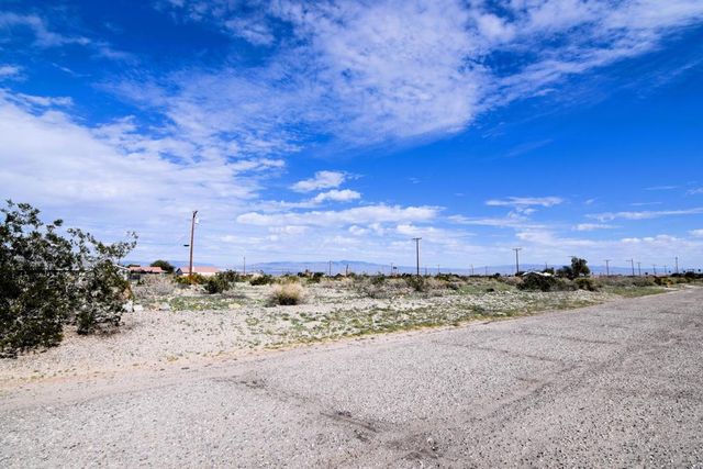 1572 Arctic Avenue, Thermal, CA 92274