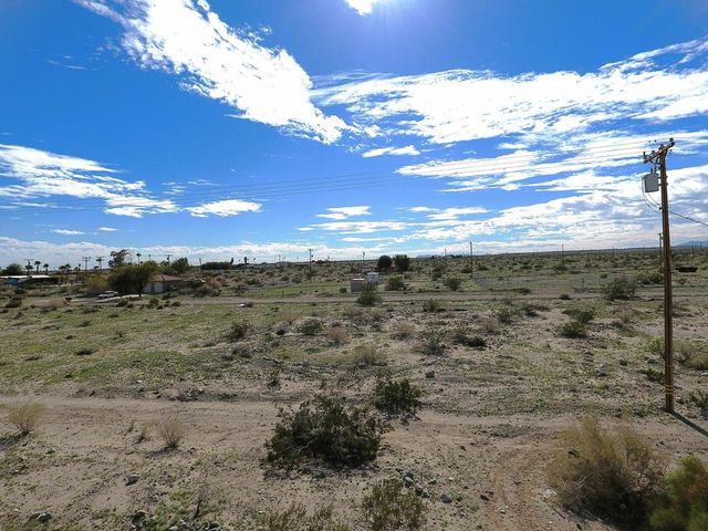 1572 Arctic Avenue, Thermal, CA 92274