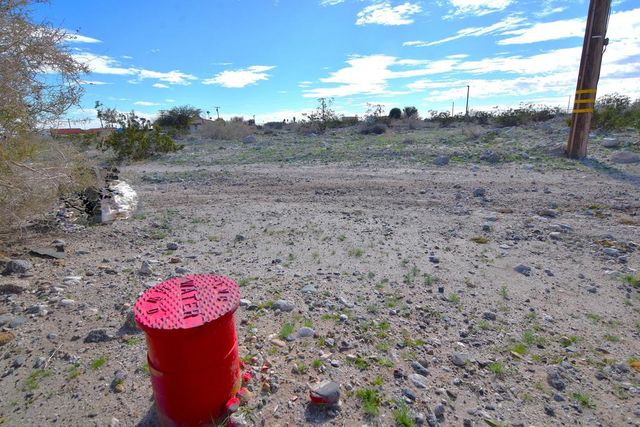 1572 Arctic Avenue, Thermal, CA 92274