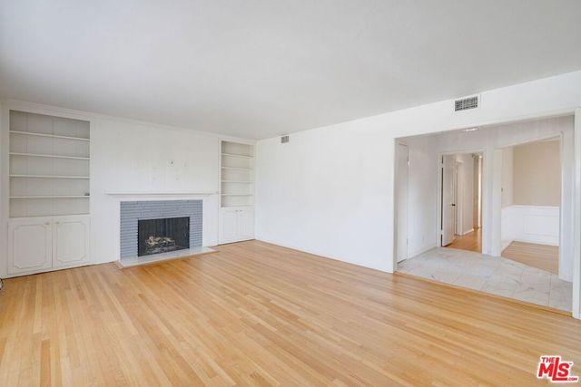 6012 S Kings Road, Los Angeles, CA 90056