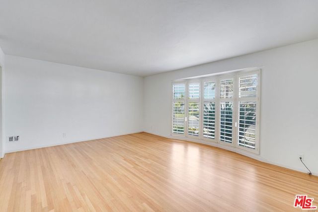 6012 S Kings Road, Los Angeles, CA 90056