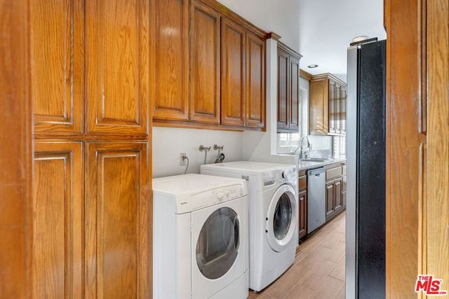 6012 S Kings Road, Los Angeles, CA 90056