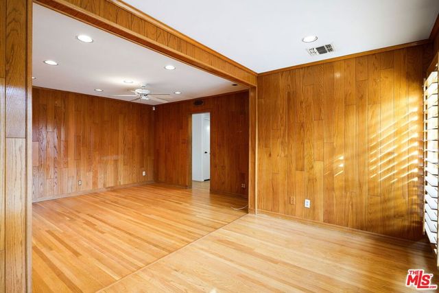 6012 S Kings Road, Los Angeles, CA 90056