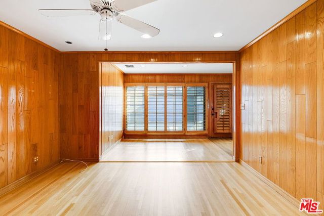 6012 S Kings Road, Los Angeles, CA 90056