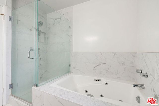 6012 S Kings Road, Los Angeles, CA 90056