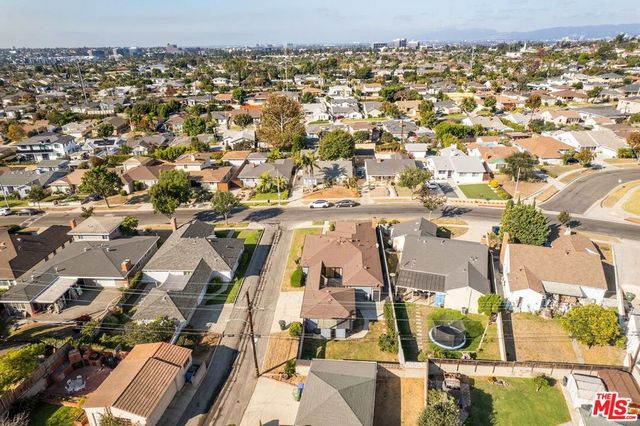 6012 S Kings Road, Los Angeles, CA 90056