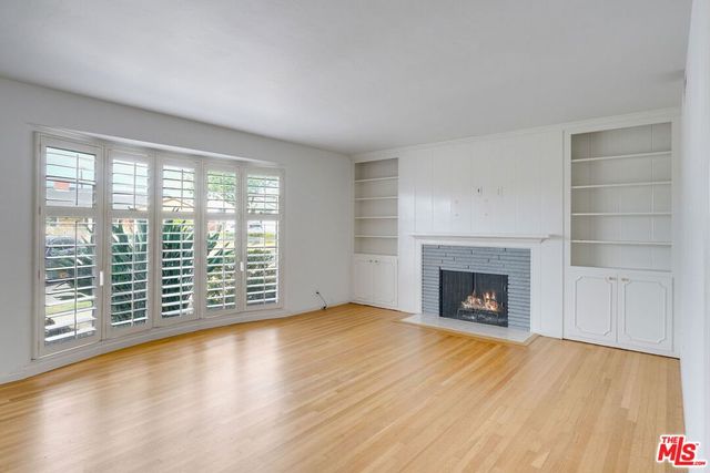 6012 S Kings Road, Los Angeles, CA 90056