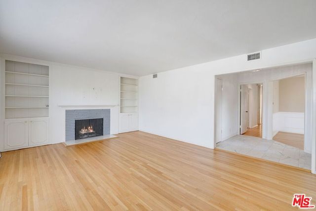 6012 S Kings Road, Los Angeles, CA 90056