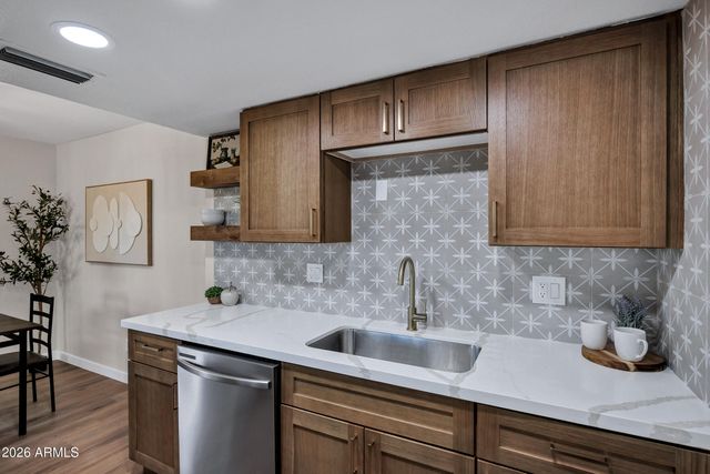 10208 N 8TH Place B, Phoenix, AZ 85020