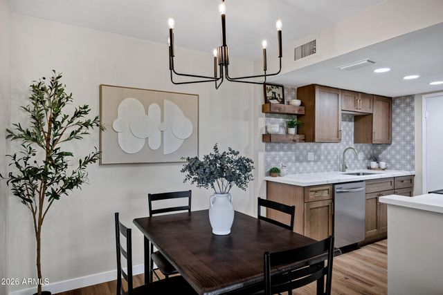 10208 N 8TH Place B, Phoenix, AZ 85020